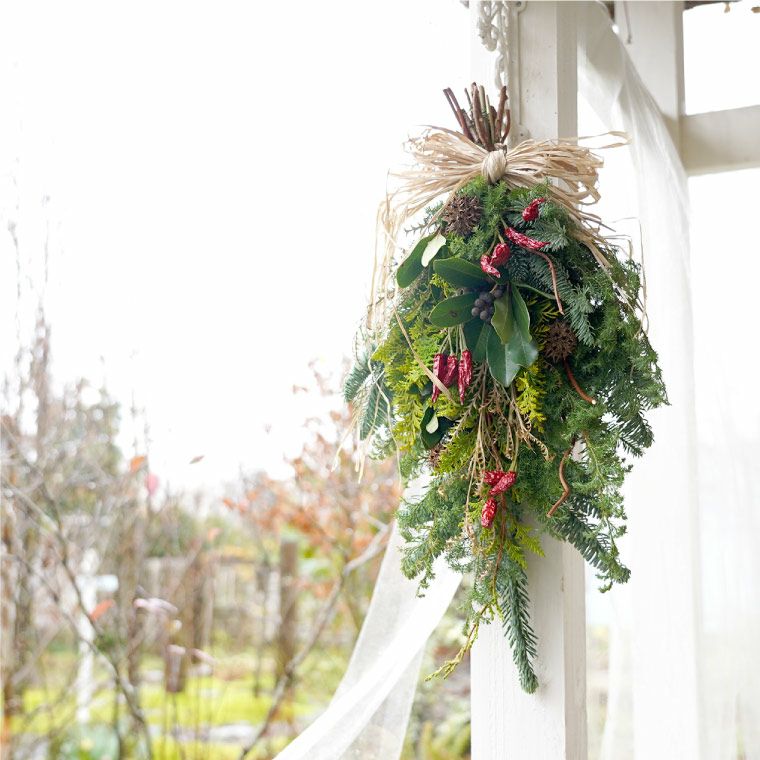チリペッパーのナチュラルクリスマススワッグ・生 45cm』｜横浜花