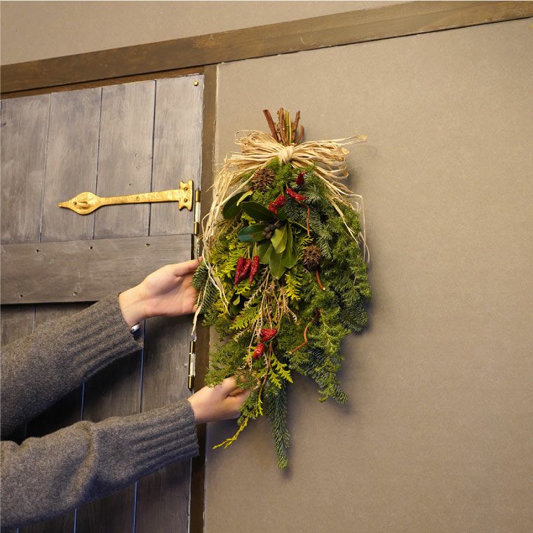 チリペッパーのナチュラルクリスマススワッグ・生 45cm』｜横浜花
